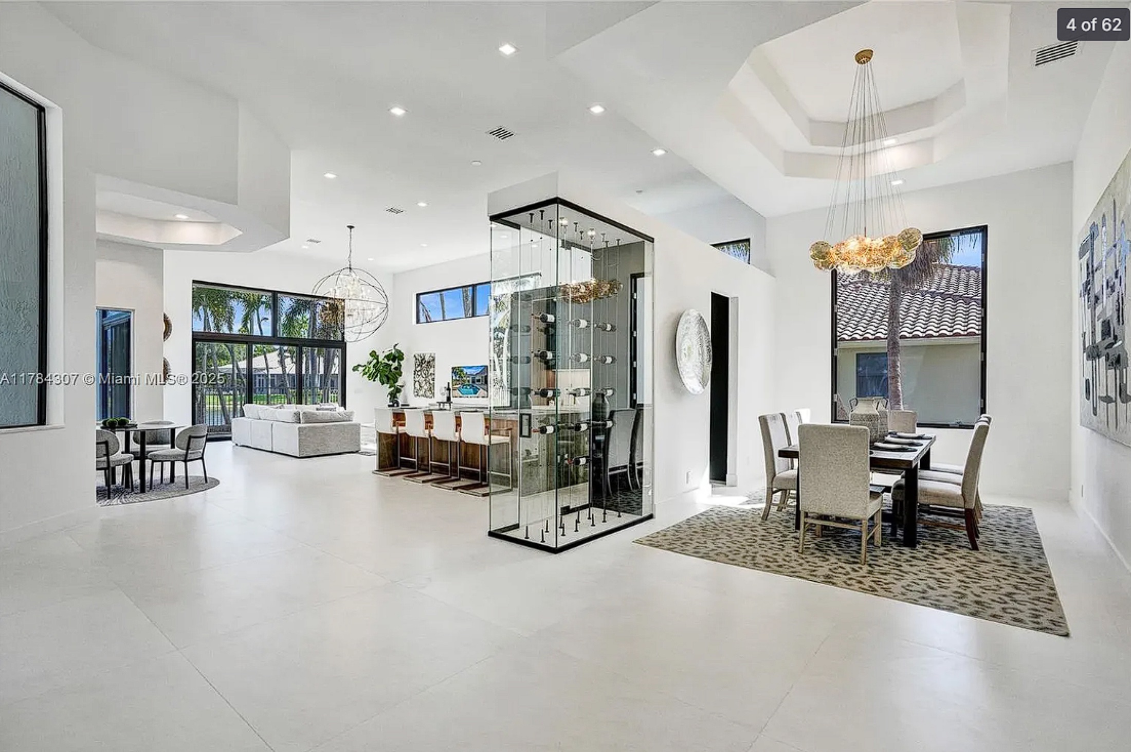 Poinciana Ct — Modern Interior Transformation