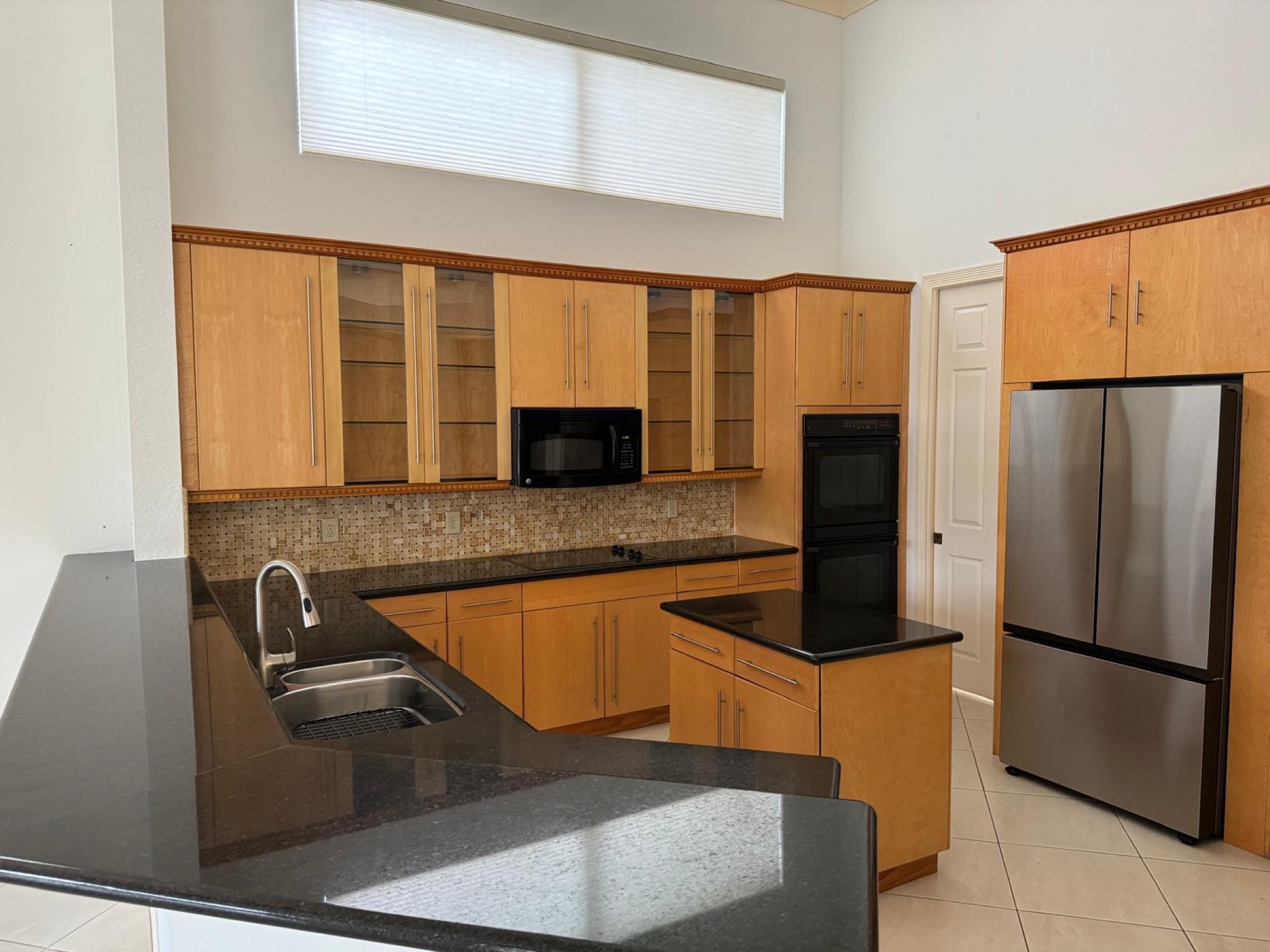 Poinciana Ct (Kitchen) — before