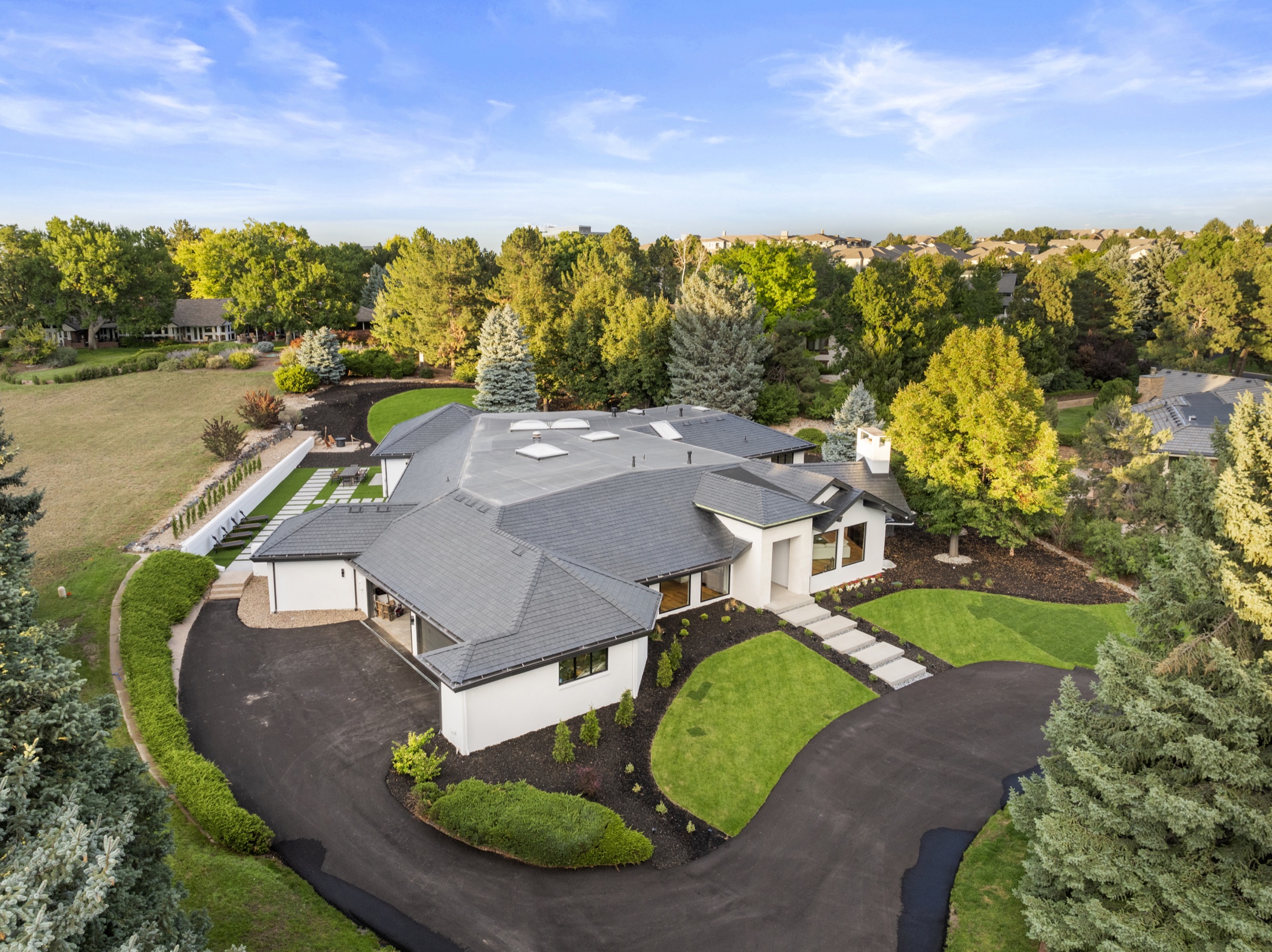Charlou Cir — Modern Estate