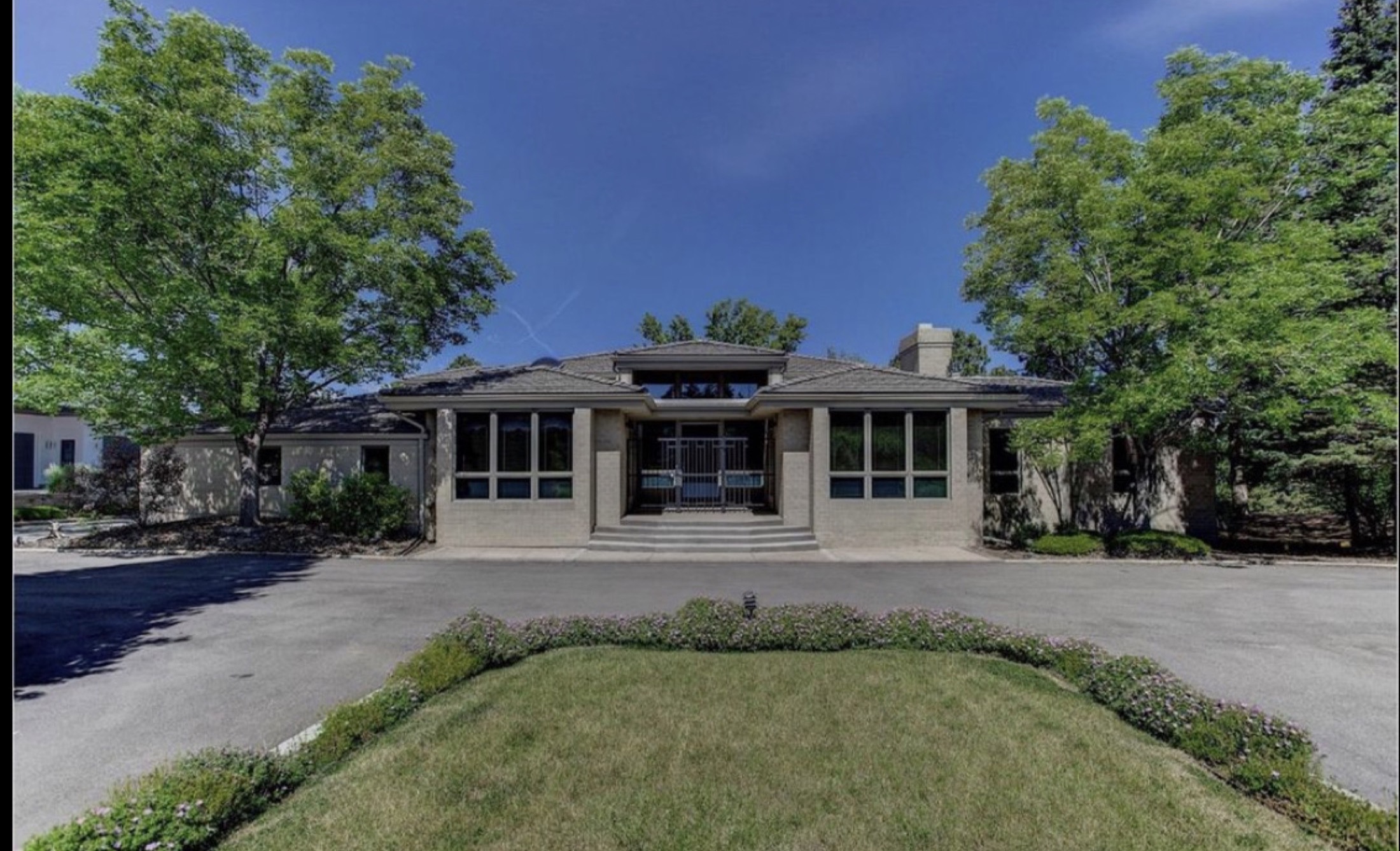 Charlou (Exterior) — before